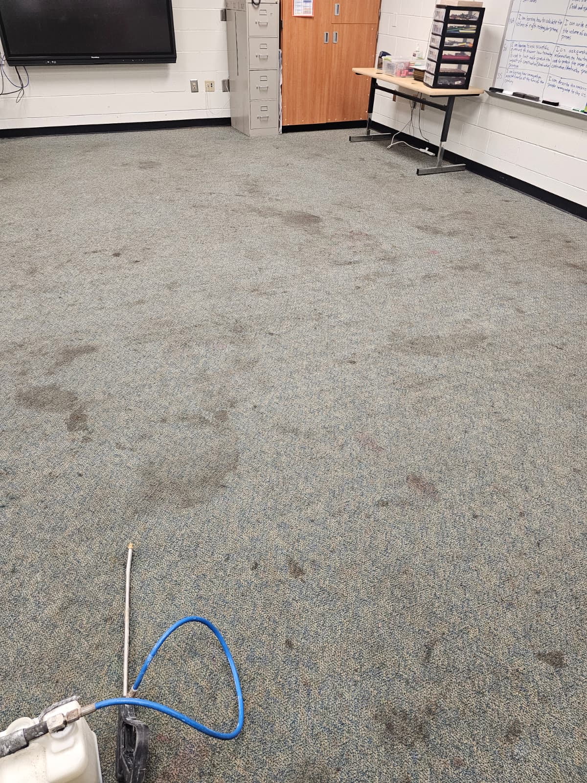 Classroom carpet cleaning before cleaning
